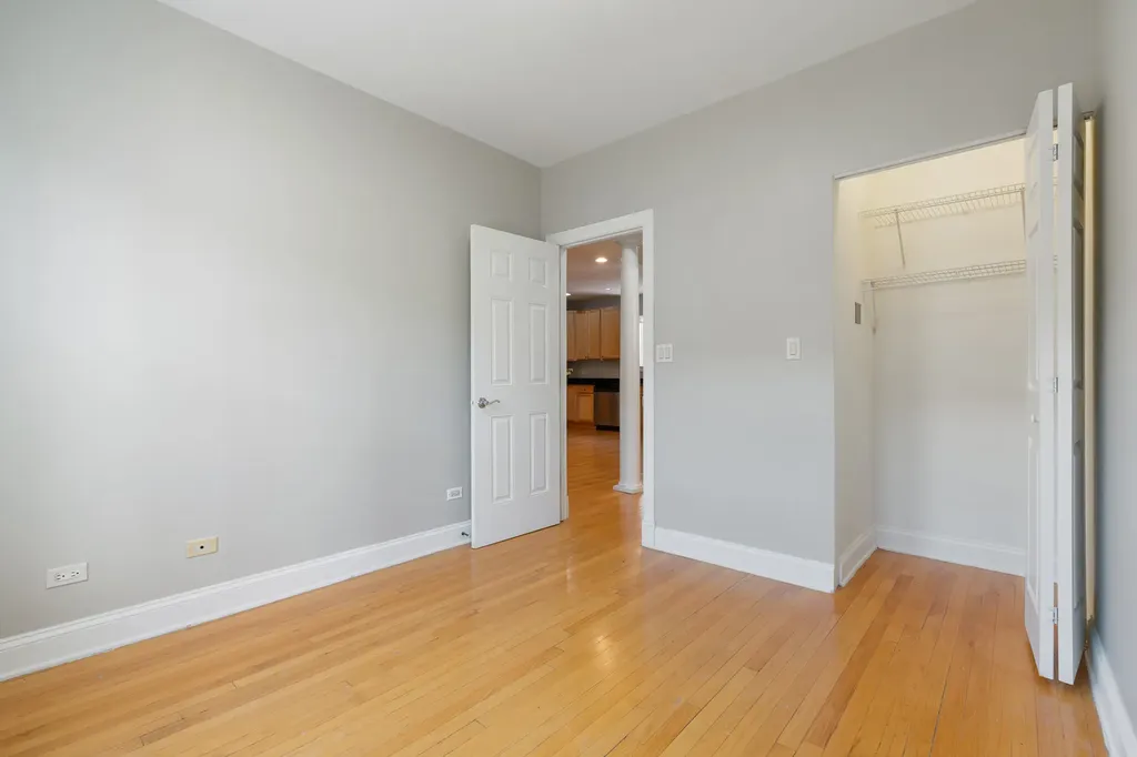 6819 North Lakewood Avenue Chicago IL 60626