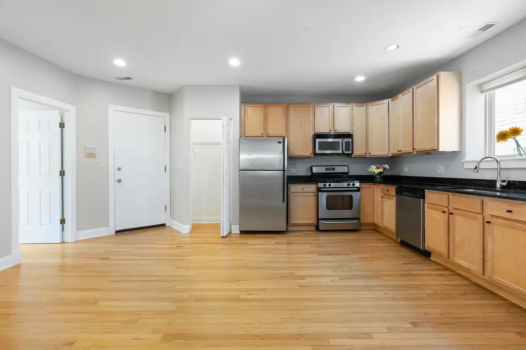 6819 North Lakewood Avenue Chicago IL 60626