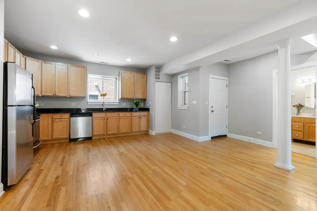 6819 North Lakewood Avenue Chicago IL 60626