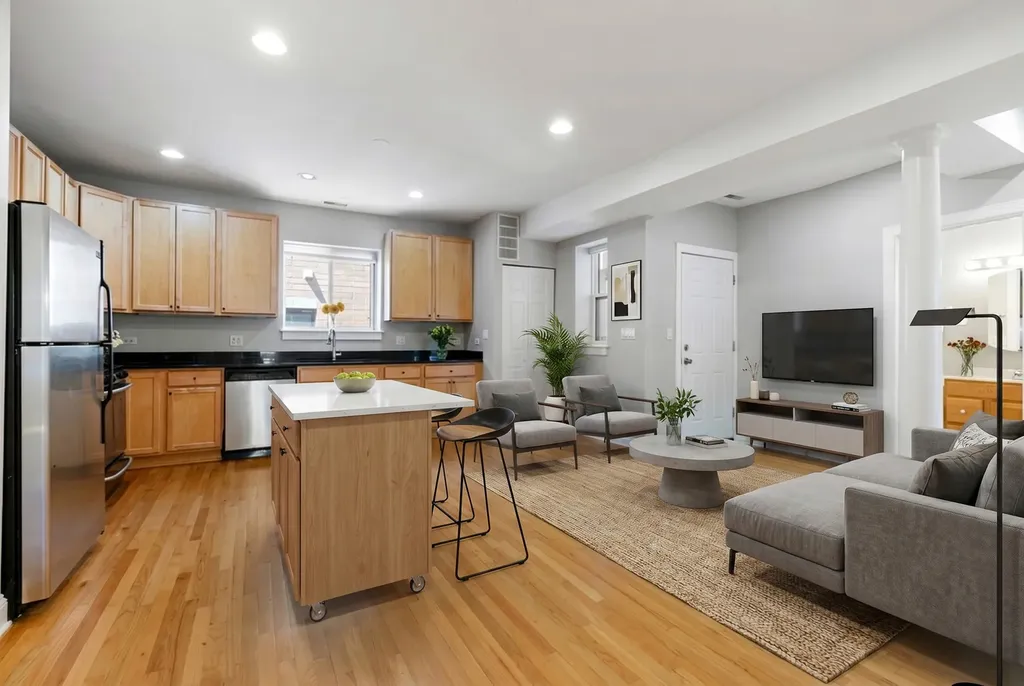 6819 North Lakewood Avenue Chicago IL 60626