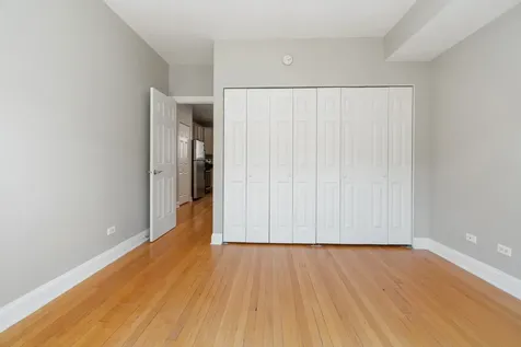 6819 North Lakewood Avenue Chicago IL 60626