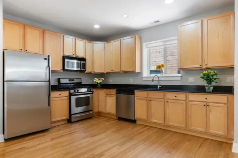 6819 North Lakewood Avenue Chicago IL 60626