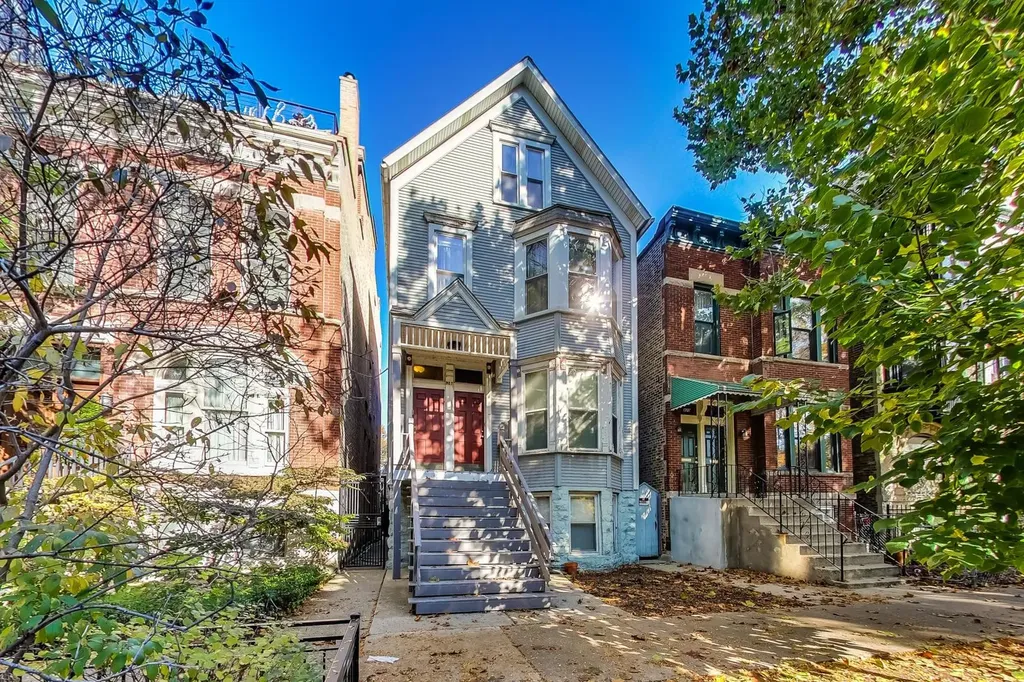 822 West Roscoe Street Chicago IL 60657