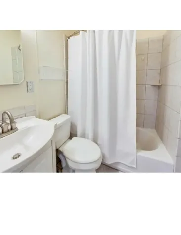 822 West Roscoe Street Chicago IL 60657