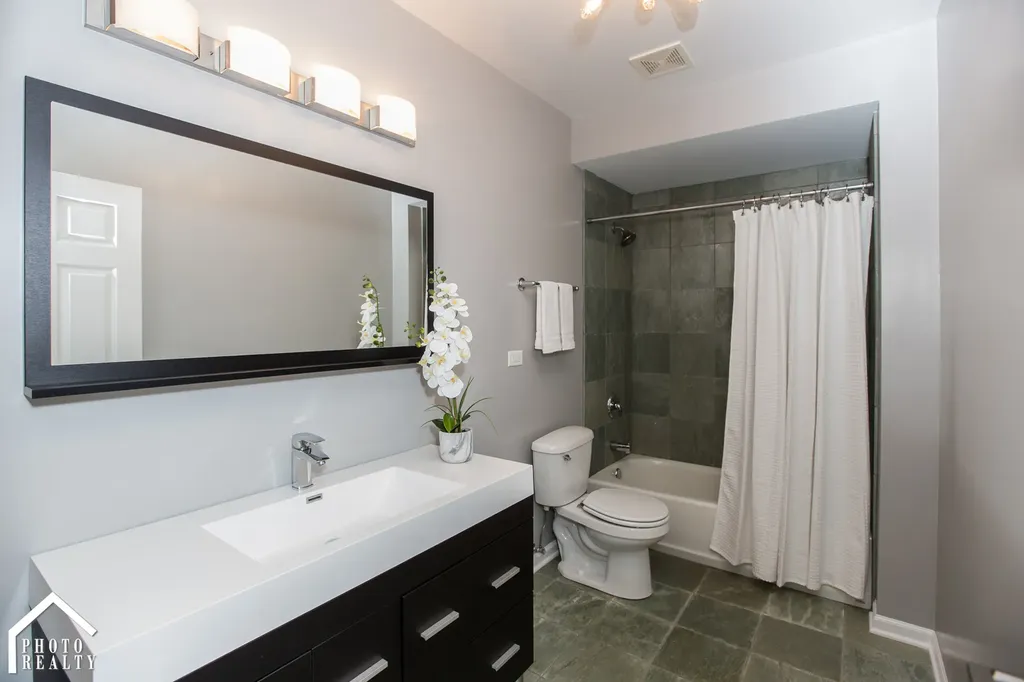 2952 West Warren Boulevard Chicago IL 60612