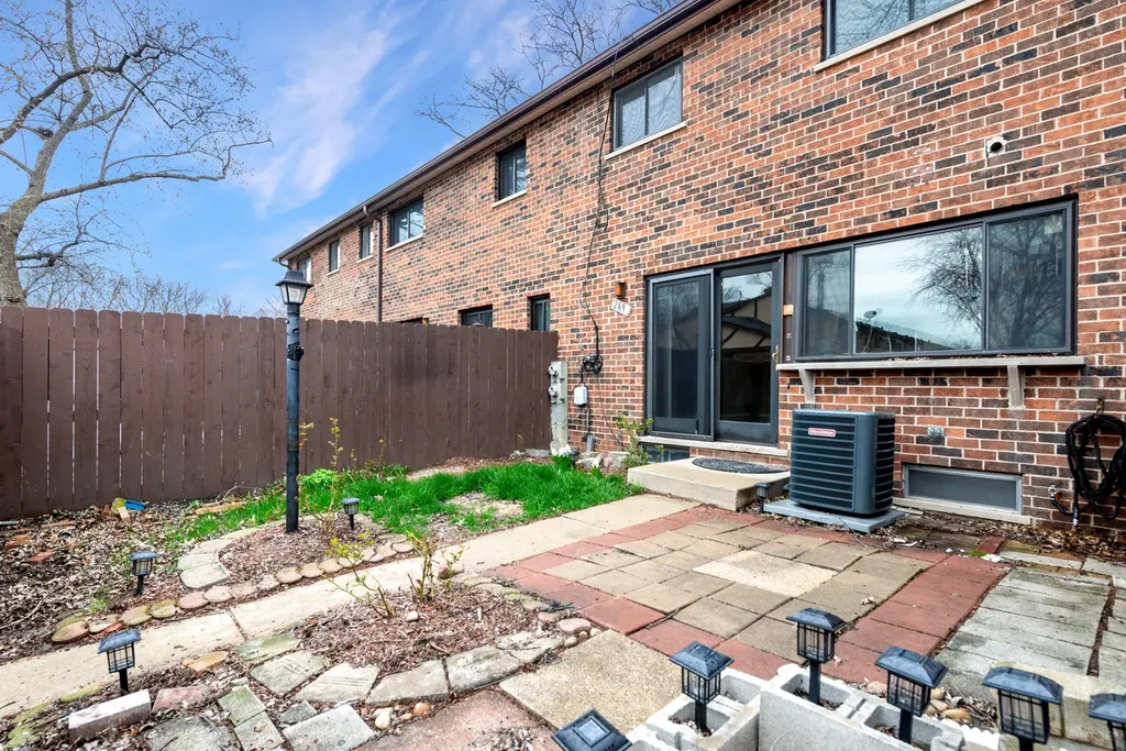 18W269 Kirkland Lane Villa Park IL 60181