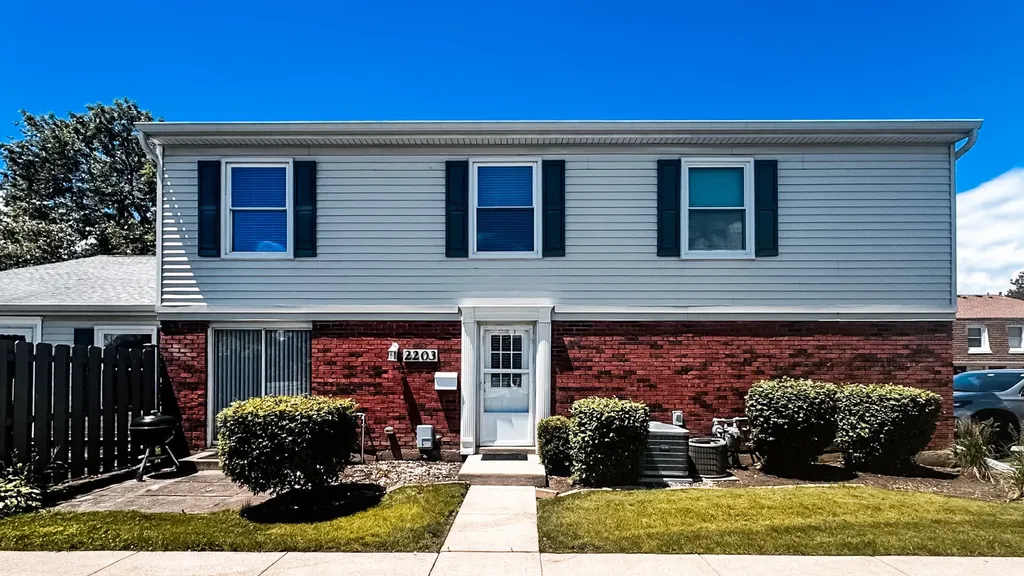 2203 Cardinal Court Schaumburg IL 60194