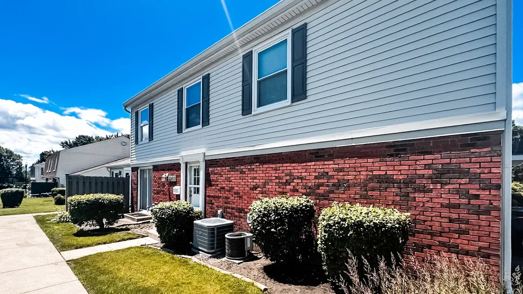 2203 Cardinal Court Schaumburg IL 60194