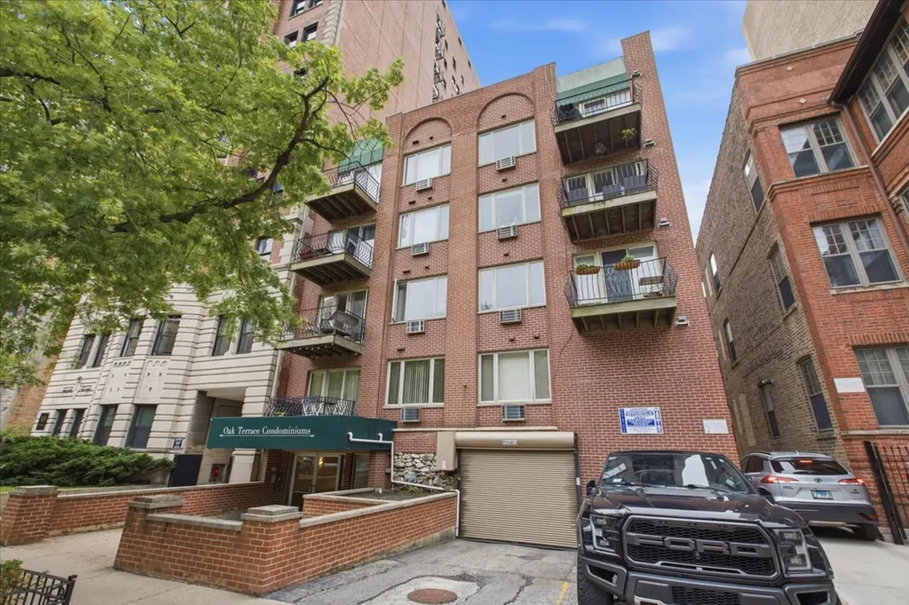435 West Oakdale Avenue Chicago IL 60657