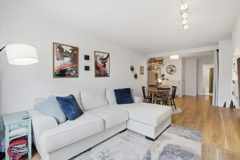 435 West Oakdale Avenue Chicago IL 60657