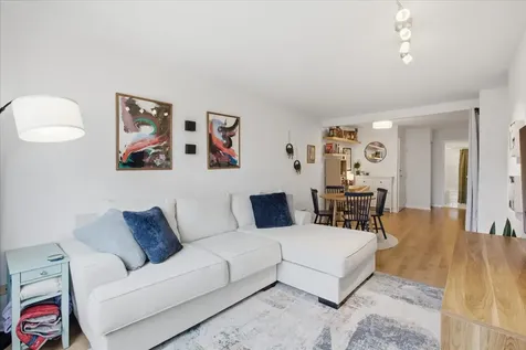 435 West Oakdale Avenue Chicago IL 60657