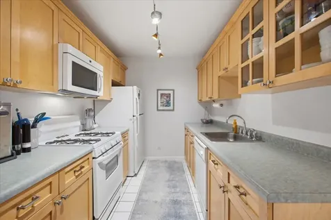 435 West Oakdale Avenue Chicago IL 60657