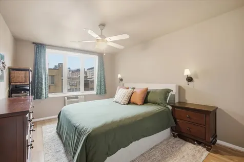 435 West Oakdale Avenue Chicago IL 60657