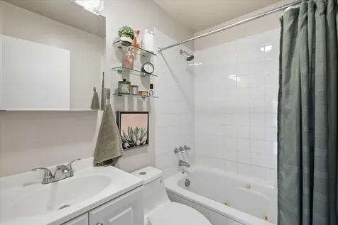 435 West Oakdale Avenue Chicago IL 60657