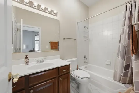 18936 W North Woodale Trail Lake Villa IL 60046
