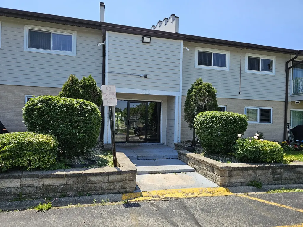870 East Old Willow Road E Prospect Heights IL 60070