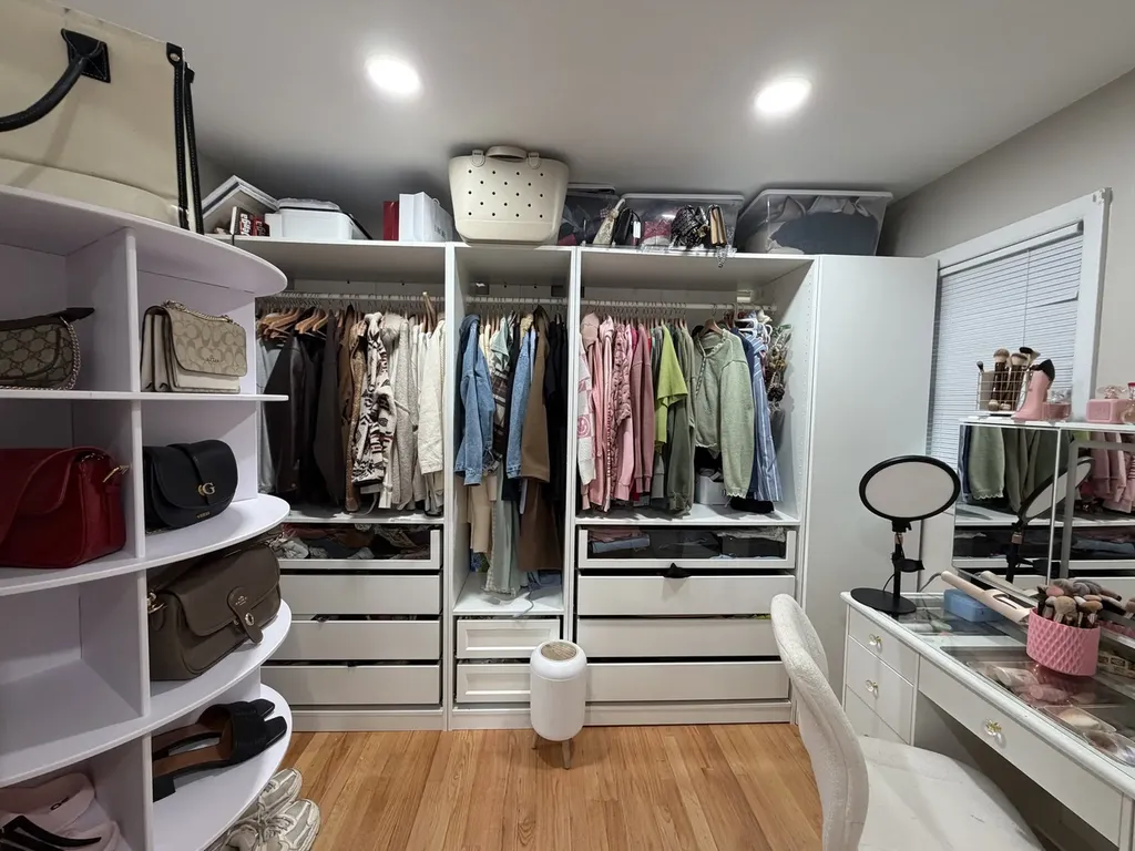 9848 South Muskegon Avenue Chicago IL 60617