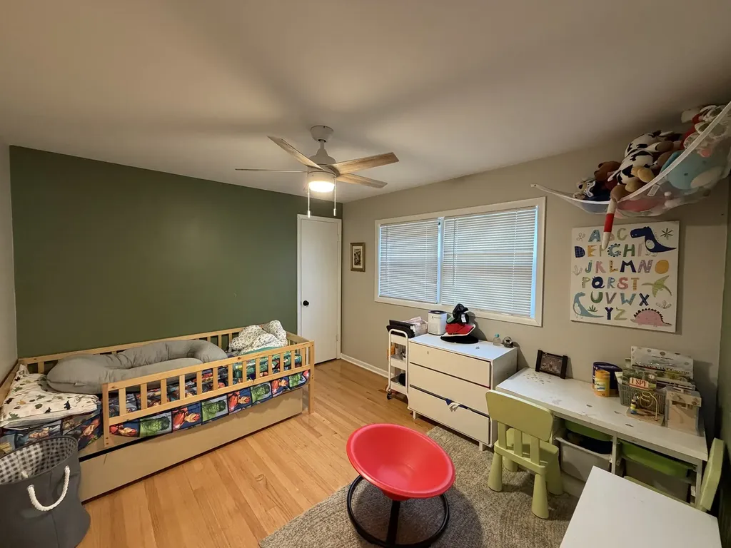9848 South Muskegon Avenue Chicago IL 60617