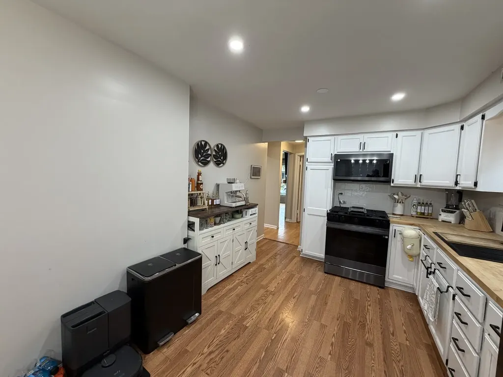 9848 South Muskegon Avenue Chicago IL 60617