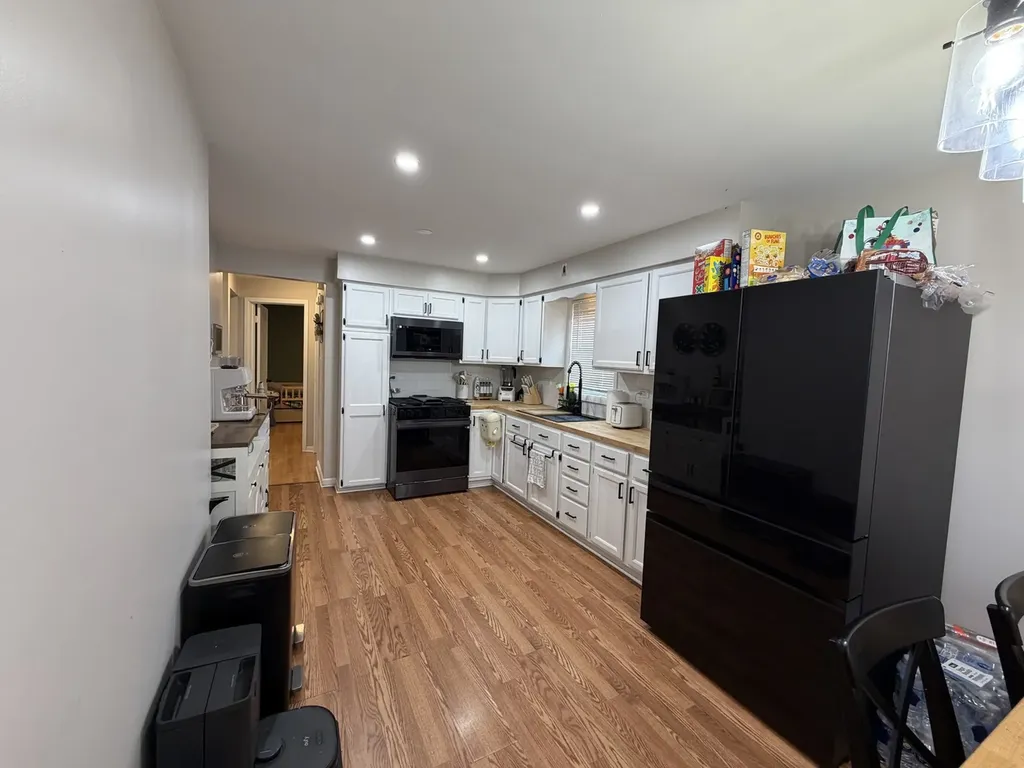 9848 South Muskegon Avenue Chicago IL 60617
