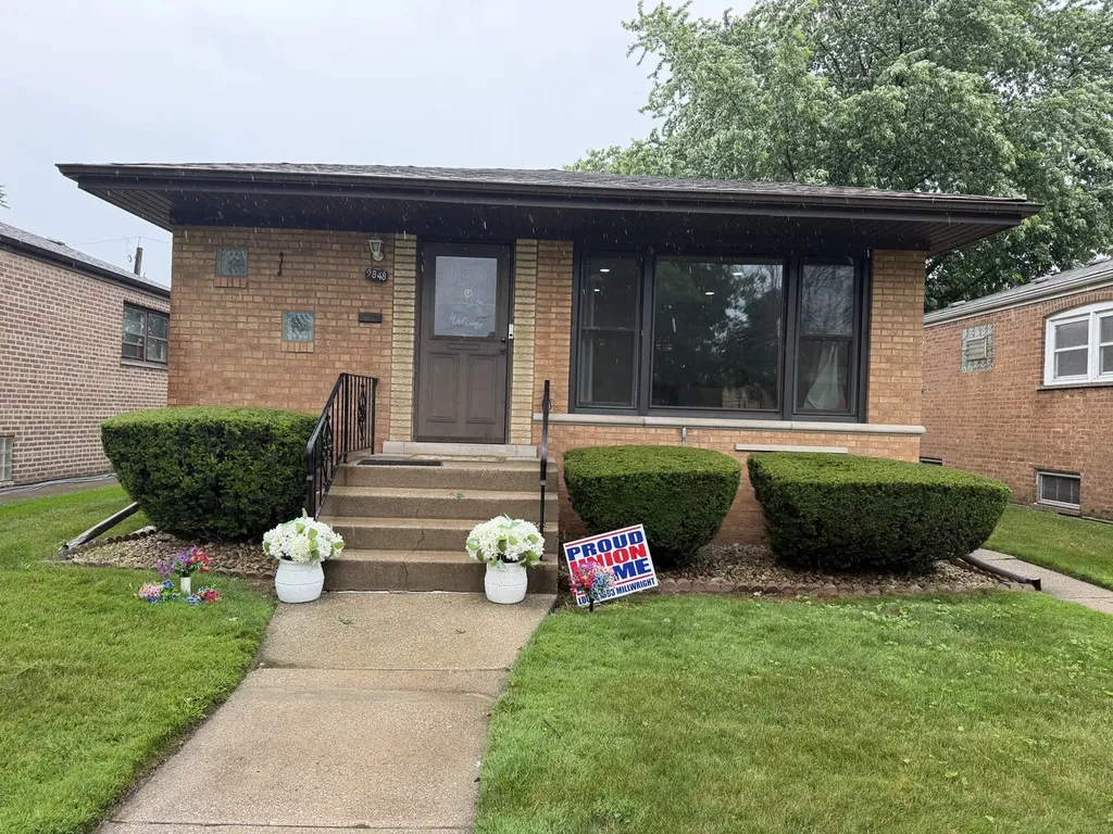 9848 South Muskegon Avenue Chicago IL 60617