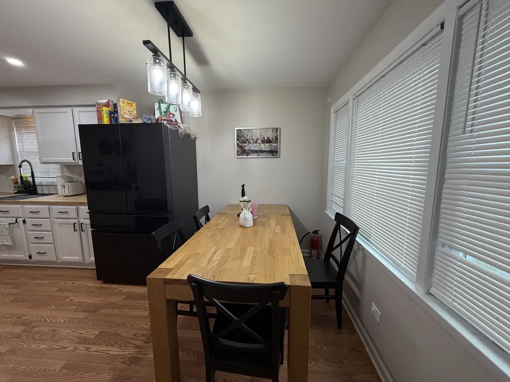 9848 South Muskegon Avenue Chicago IL 60617