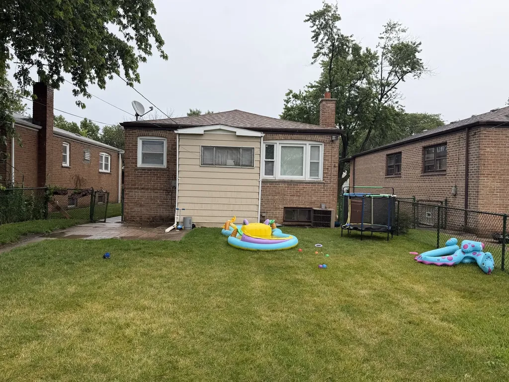 9848 South Muskegon Avenue Chicago IL 60617