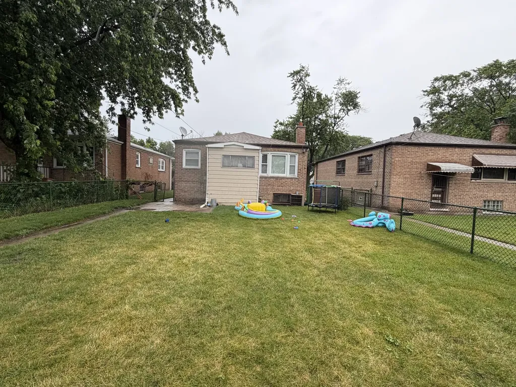 9848 South Muskegon Avenue Chicago IL 60617