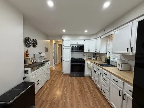9848 South Muskegon Avenue Chicago IL 60617