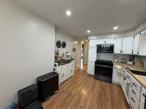 9848 South Muskegon Avenue Chicago IL 60617