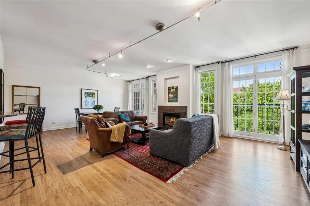 3845 North Ashland Avenue Chicago IL 60613