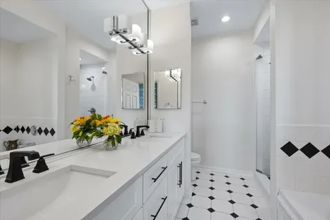 3845 North Ashland Avenue Chicago IL 60613