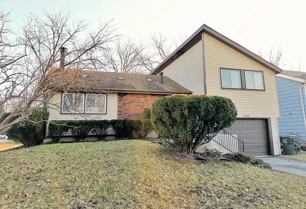 3303 Charlemagne Avenue Hazel Crest IL 60429