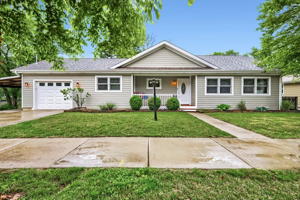 17 Willow Street Algonquin IL 60102