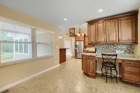 17 Willow Street Algonquin IL 60102