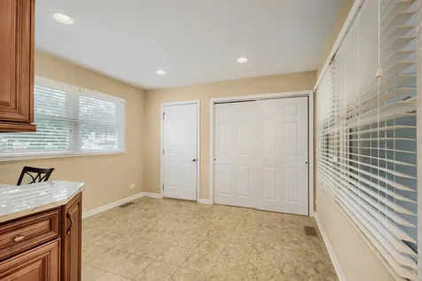 17 Willow Street Algonquin IL 60102