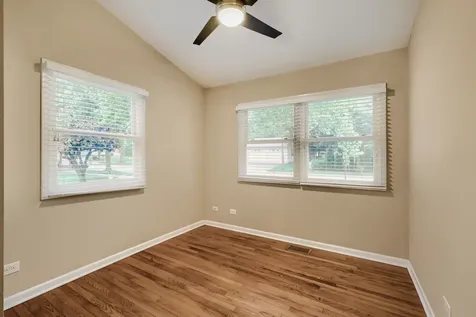 17 Willow Street Algonquin IL 60102