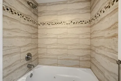 17 Willow Street Algonquin IL 60102