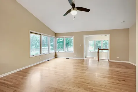 17 Willow Street Algonquin IL 60102