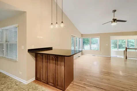 17 Willow Street Algonquin IL 60102