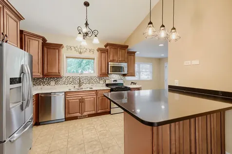 17 Willow Street Algonquin IL 60102