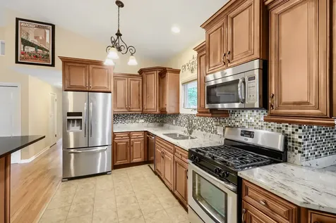 17 Willow Street Algonquin IL 60102