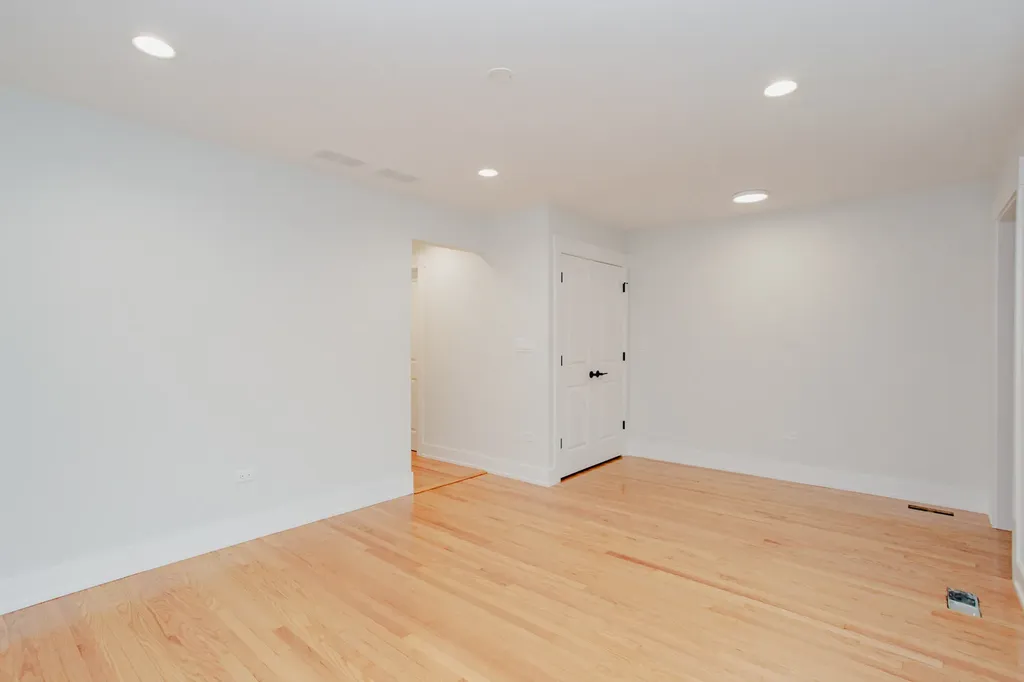 5509 North Central Avenue Chicago IL 60630