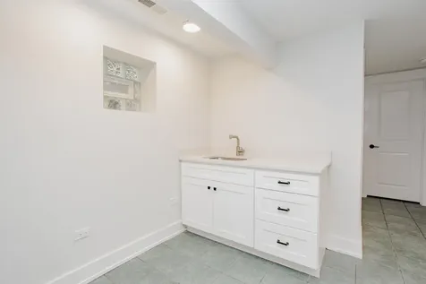 5509 North Central Avenue Chicago IL 60630