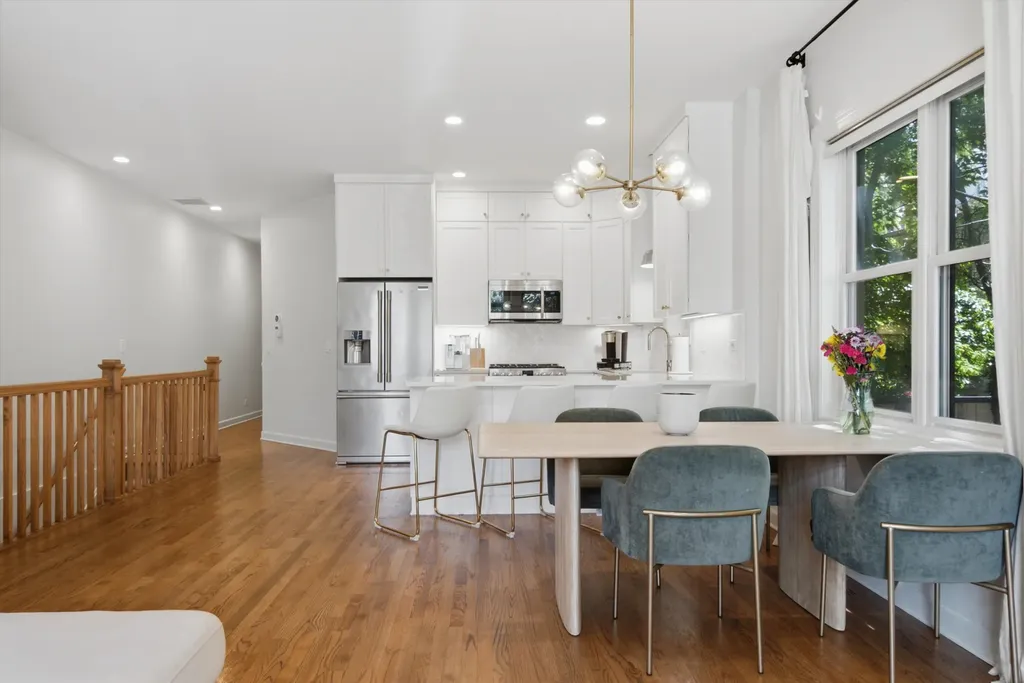 1109 West Cornelia Avenue Chicago IL 60657