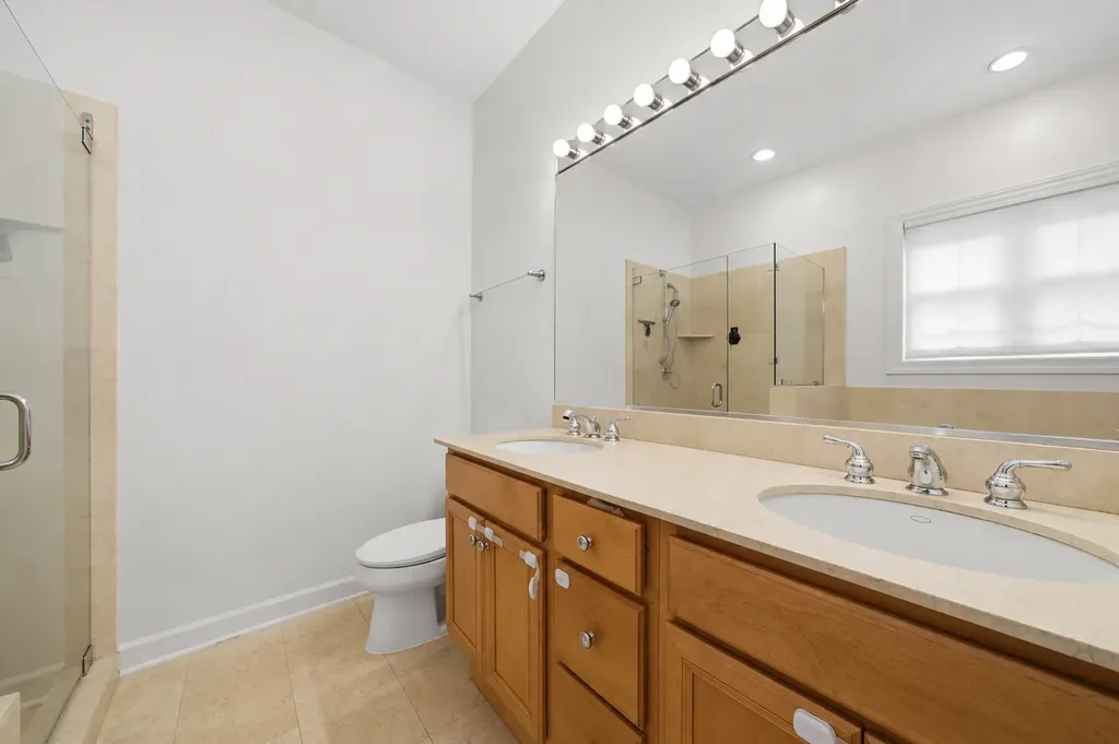 1109 West Cornelia Avenue Chicago IL 60657