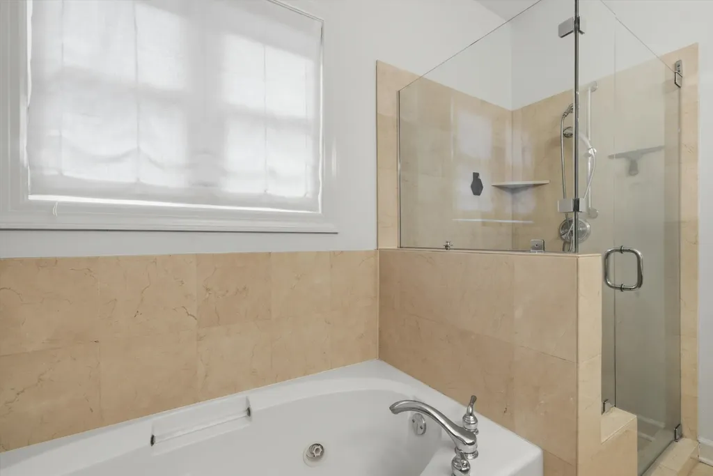 1109 West Cornelia Avenue Chicago IL 60657