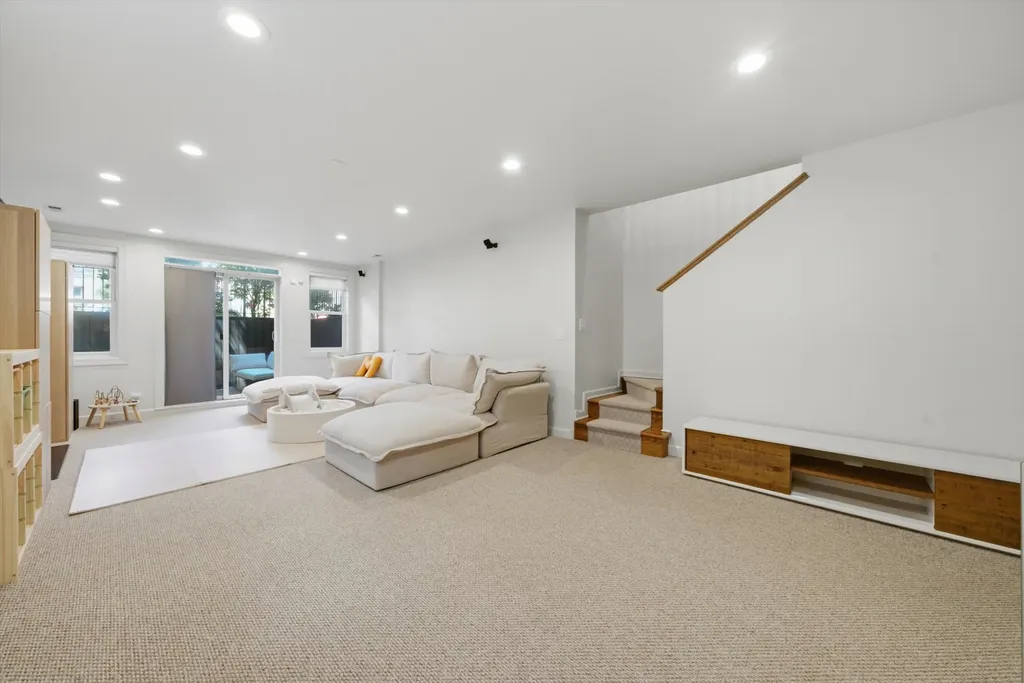 1109 West Cornelia Avenue Chicago IL 60657
