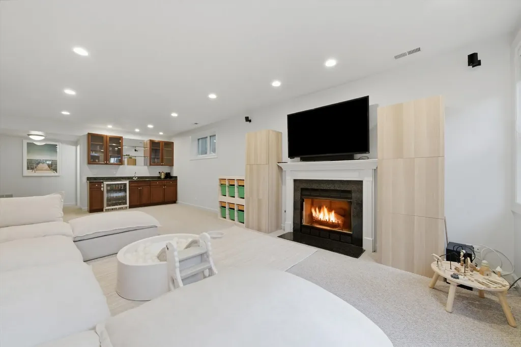 1109 West Cornelia Avenue Chicago IL 60657