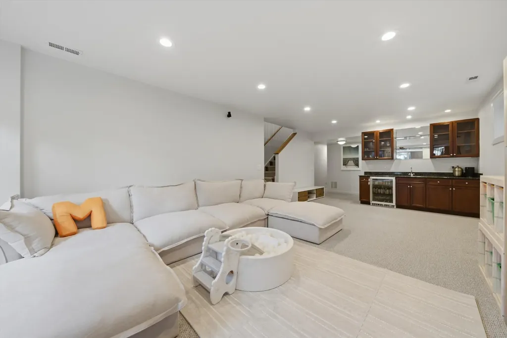 1109 West Cornelia Avenue Chicago IL 60657